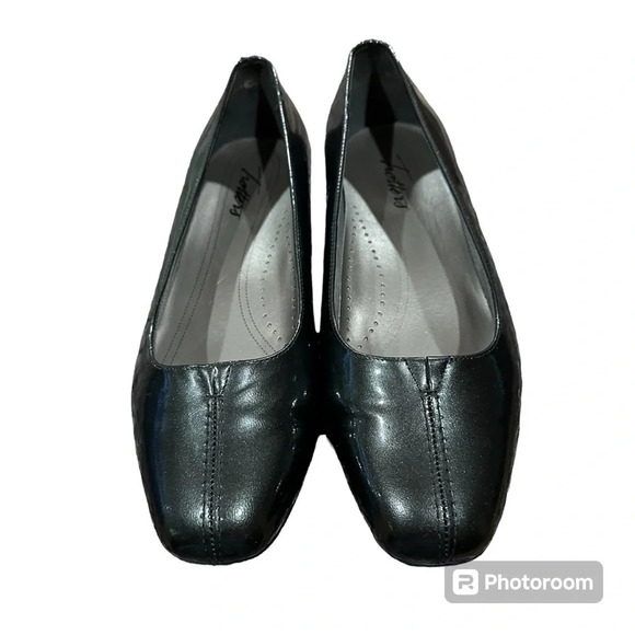 Trotters Women’s Doris,  Leather Black Pumps in box - Picture 1 of 5